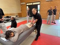 Cours de shiatsu par Soke Irie au stage de Kokodo de Vers-Pont-du-Gard 4.11.2023